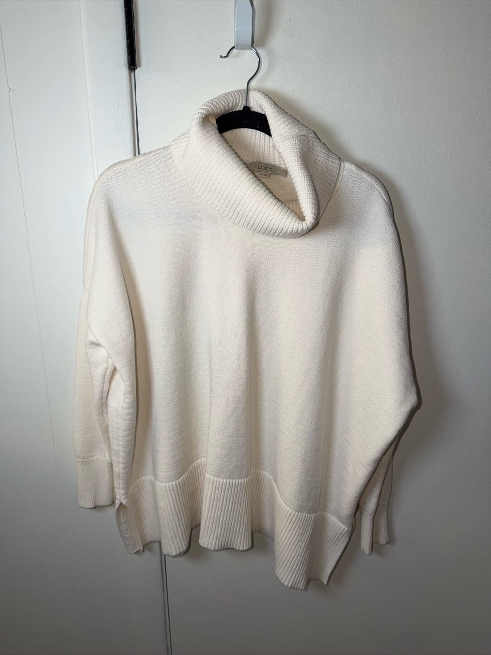 LOFT | Oversized Cream Turtleneck Sweater | Women’s Medium | EUC